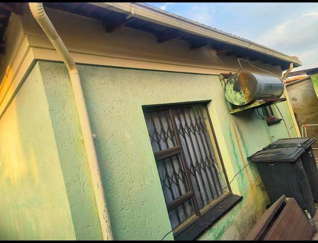 3 BEDROOM HOUSE FOR SALE IN MEADOWLANDS ZONE 3